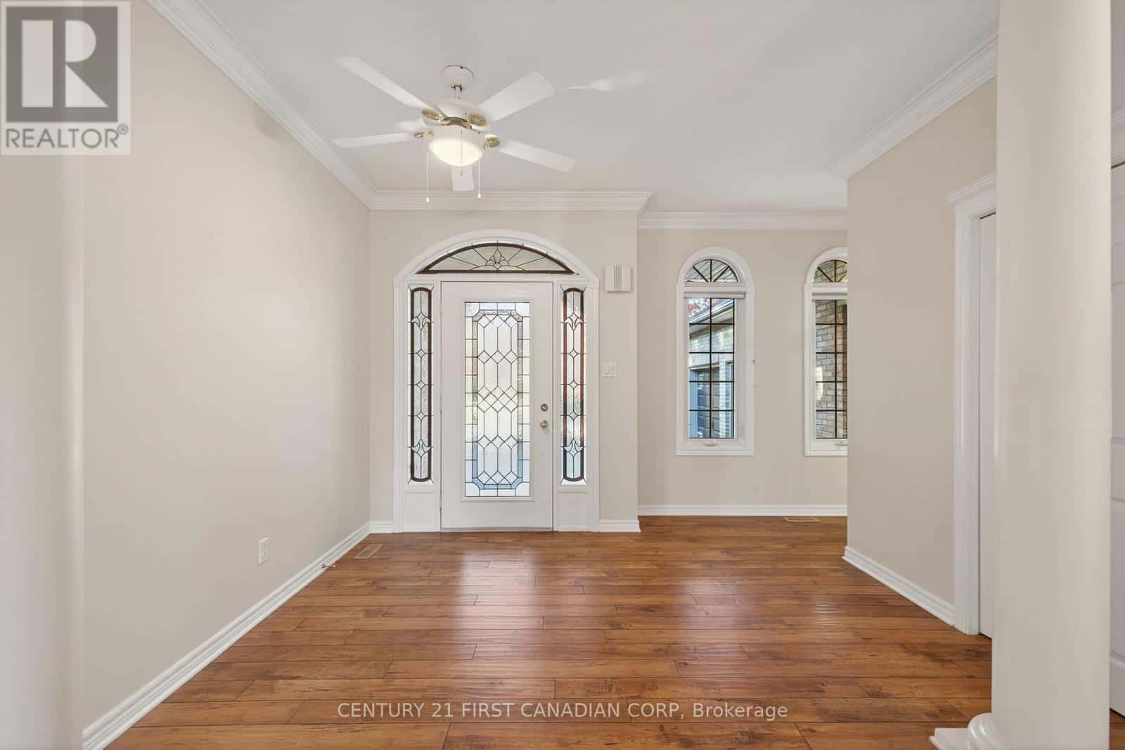 2616 EMERSON STREET — Strathroy-Caradoc (Mount Brydges), Ontario - Photo 3 of 50