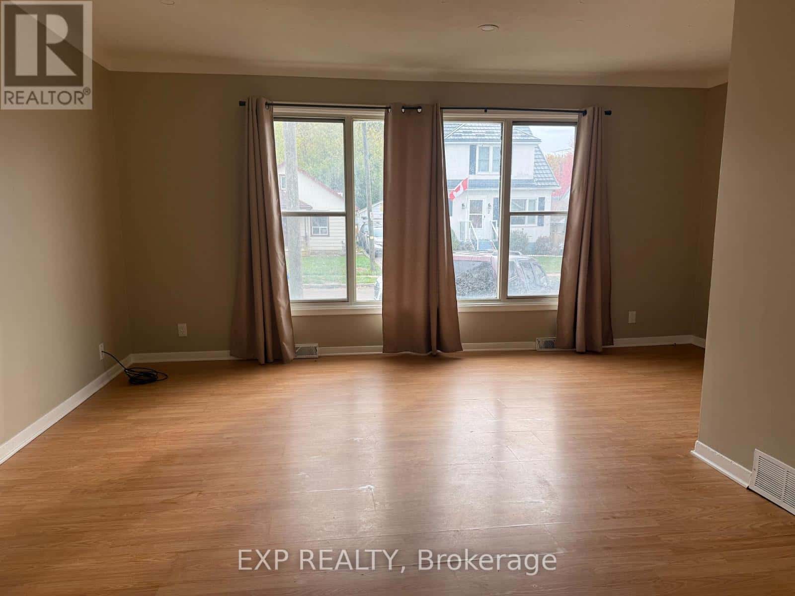 3 MOOTE STREET — St. Catharines (Facer), Ontario - Photo 2 of 8