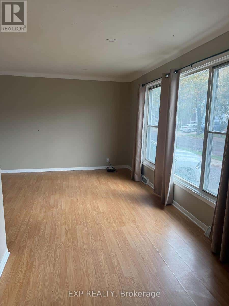 3 MOOTE STREET — St. Catharines (Facer), Ontario - Photo 3 of 8