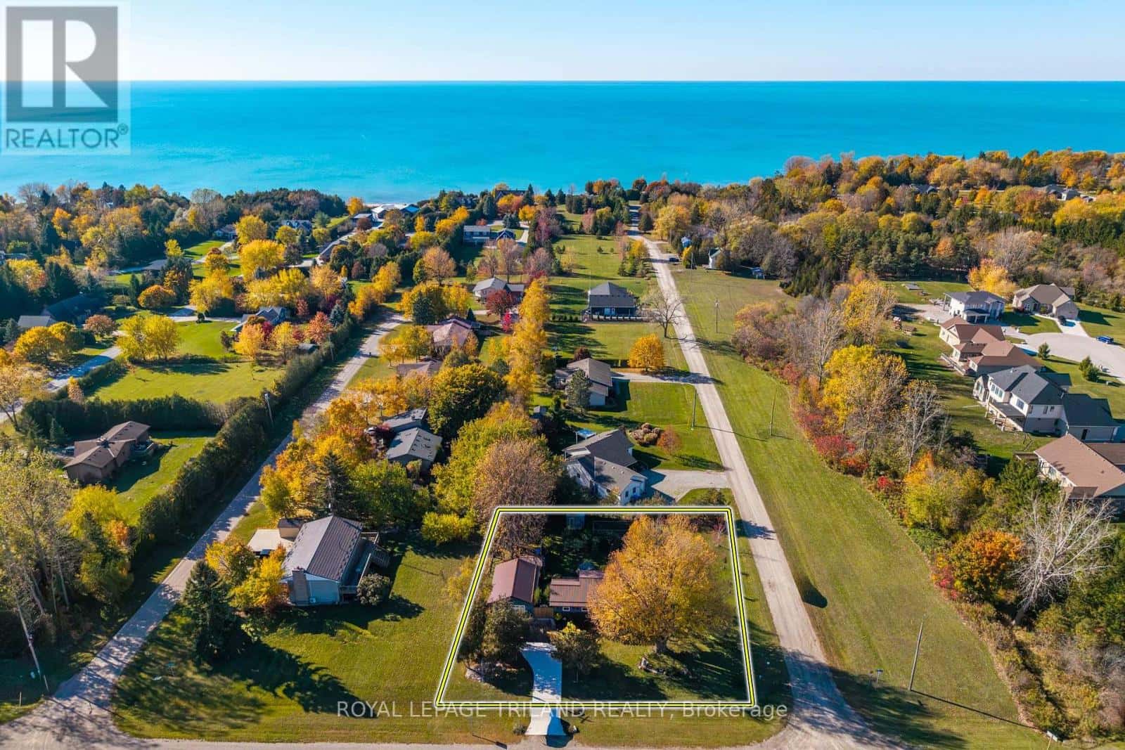 72777 BLUEWATER HIGHWAY — Bluewater (Hay), Ontario - Photo 2 of 50