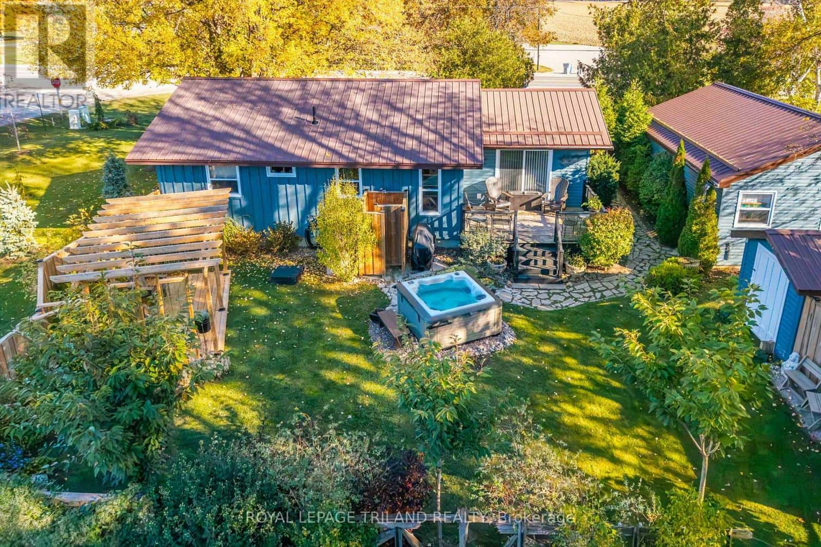 72777 BLUEWATER HIGHWAY — Bluewater (Hay), Ontario - Photo 5 of 50