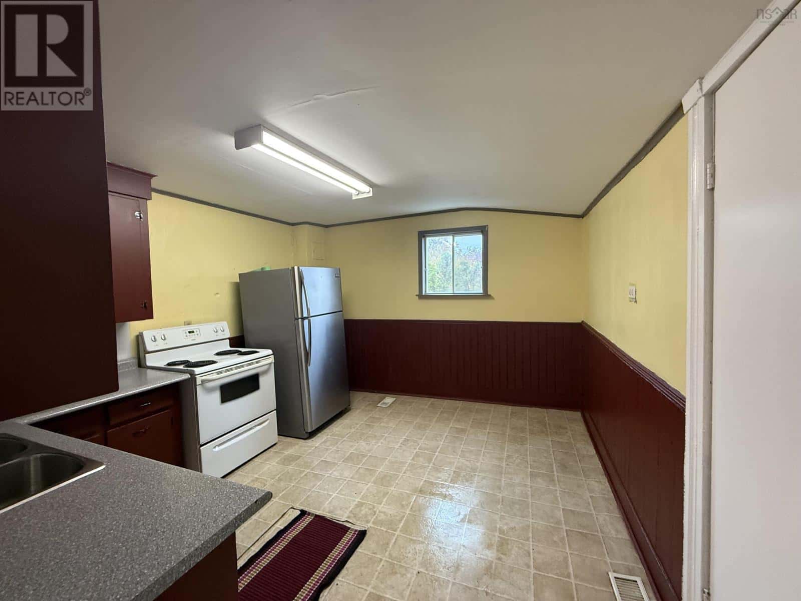 180 Rutherford Street — Stellarton, Nova Scotia - Photo 2 of 15