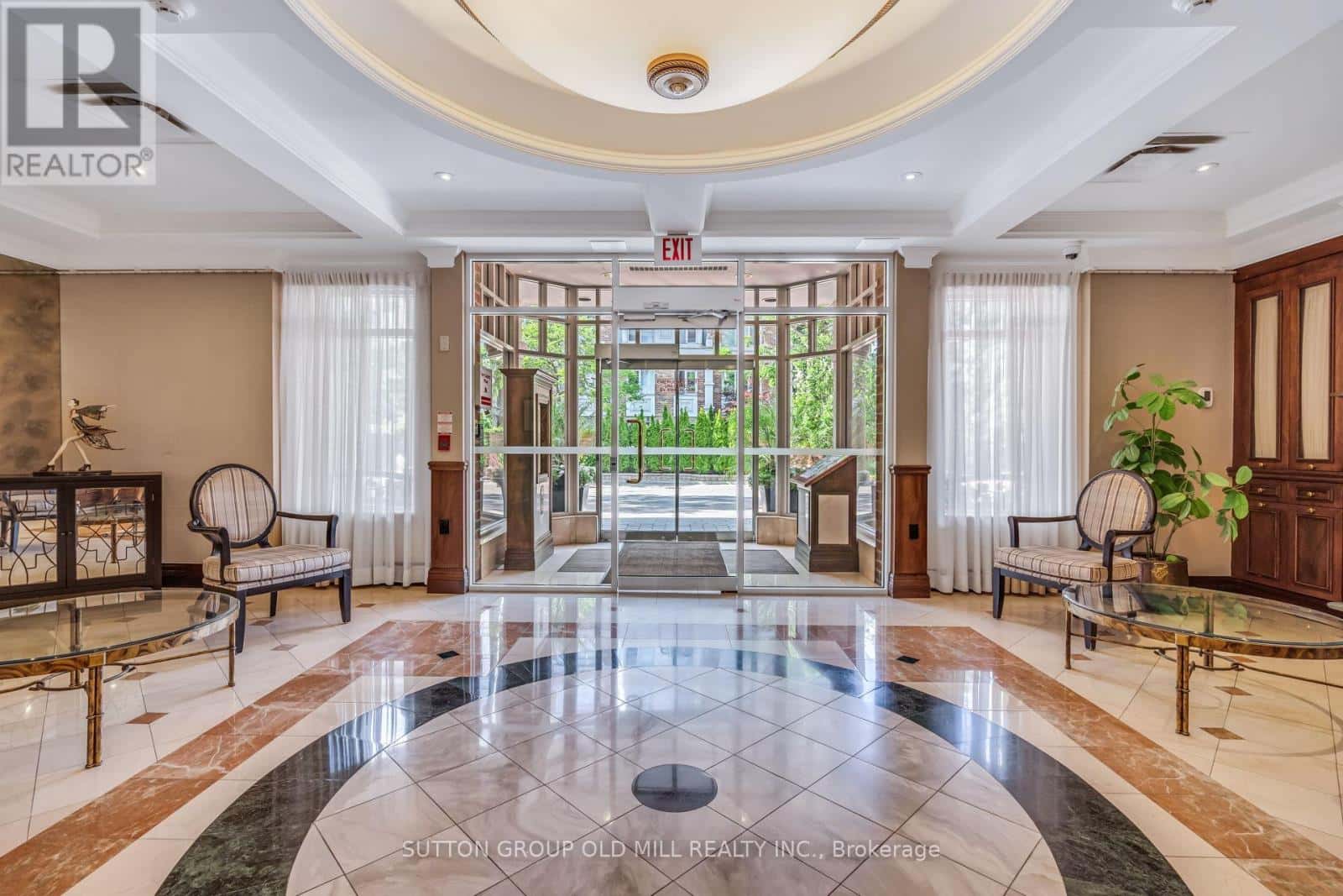 206 - 10 OLD MILL TRAIL — Toronto (Kingsway South), Ontario - Photo 2 of 31