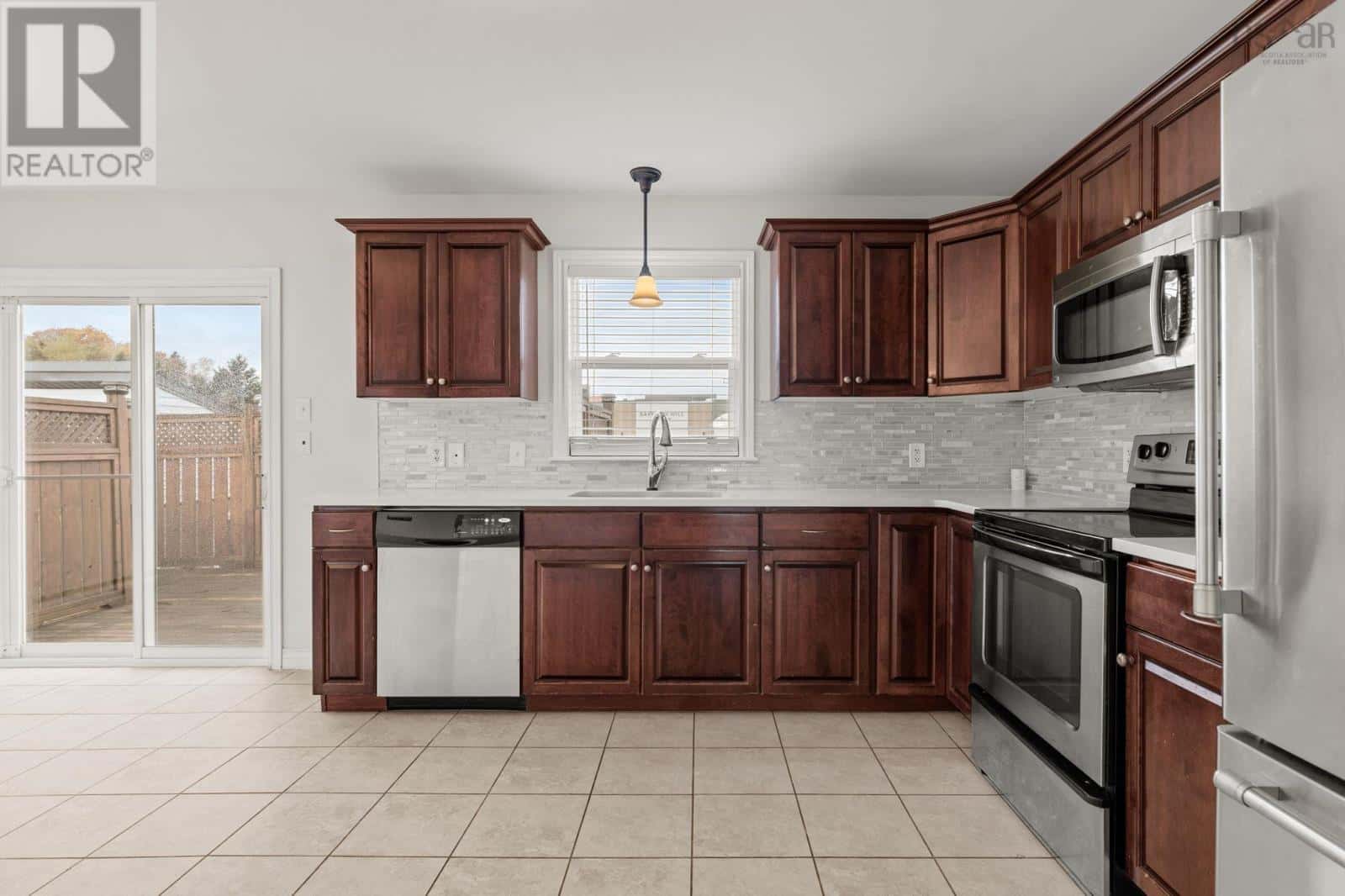 27-29 Grayson Court — Lower Sackville, Nova Scotia - Photo 3 of 36