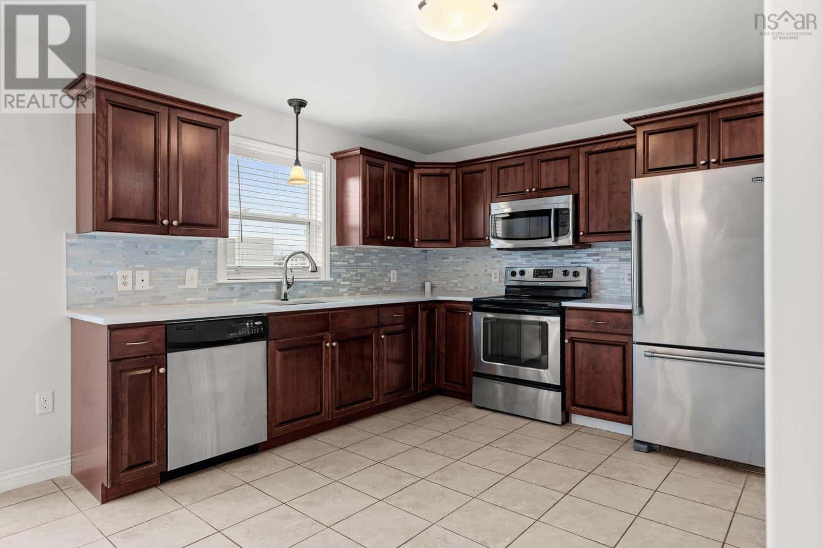 27-29 Grayson Court — Lower Sackville, Nova Scotia - Photo 5 of 36