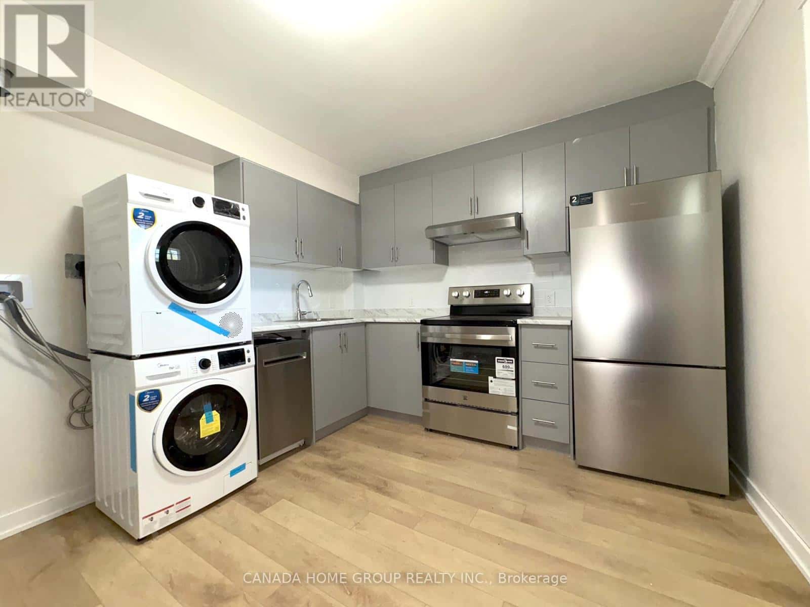 LOWER - 265 WEST 17TH STREET — Hamilton (Buchanan), Ontario - Photo 3 of 12