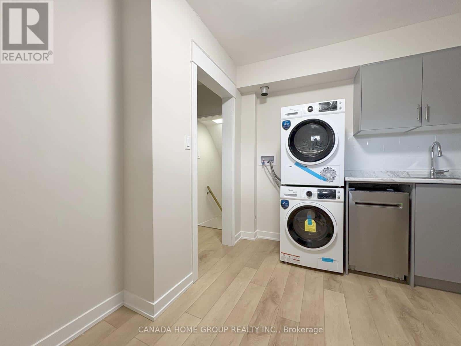 LOWER - 265 WEST 17TH STREET — Hamilton (Buchanan), Ontario - Photo 4 of 12