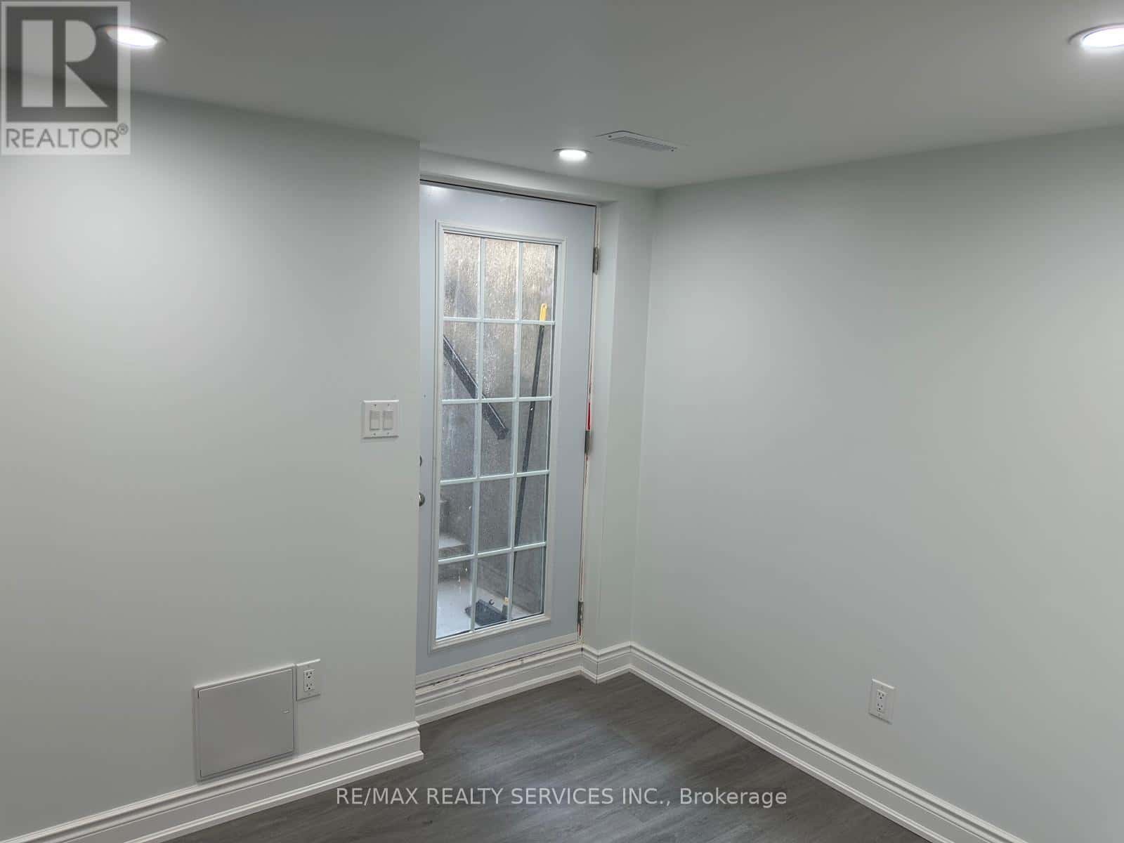 UNIT 2 - 6903 CUMBERLAND COURT — Niagara Falls (West Wood), Ontario - Photo 2 of 8