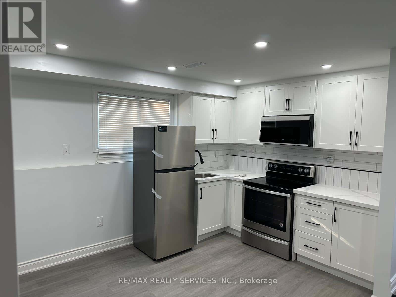 UNIT 2 - 6903 CUMBERLAND COURT — Niagara Falls (West Wood), Ontario - Photo 3 of 8