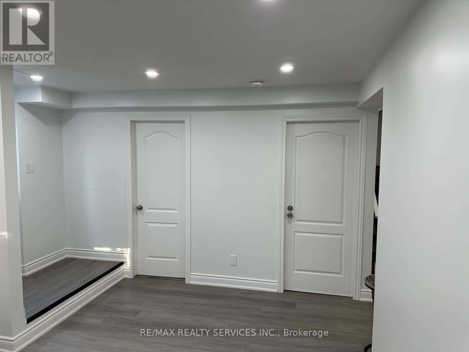 UNIT 2 - 6903 CUMBERLAND COURT — Niagara Falls (West Wood), Ontario - Photo 4 of 8