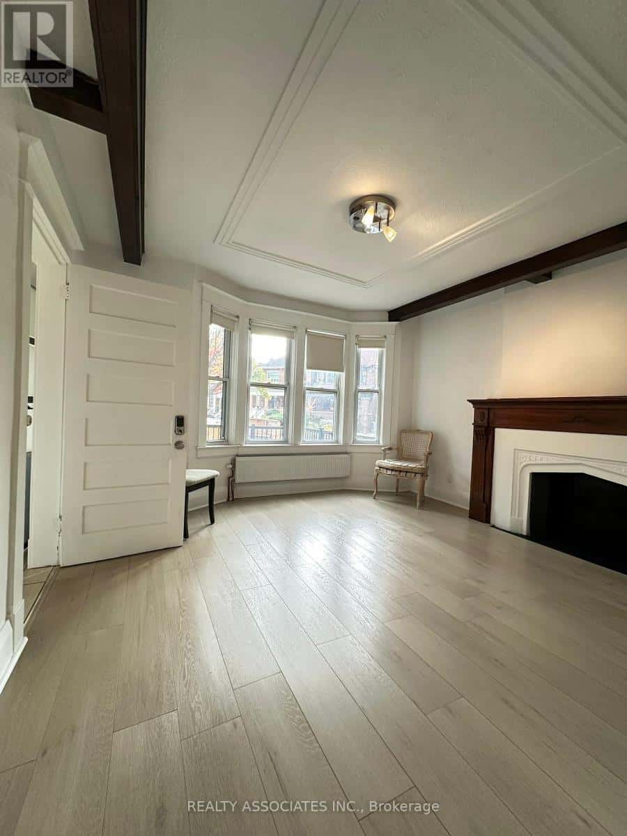 MAIN - 46 BARTONVILLE AVENUE W — Toronto (Mount Dennis), Ontario - Photo 4 of 19