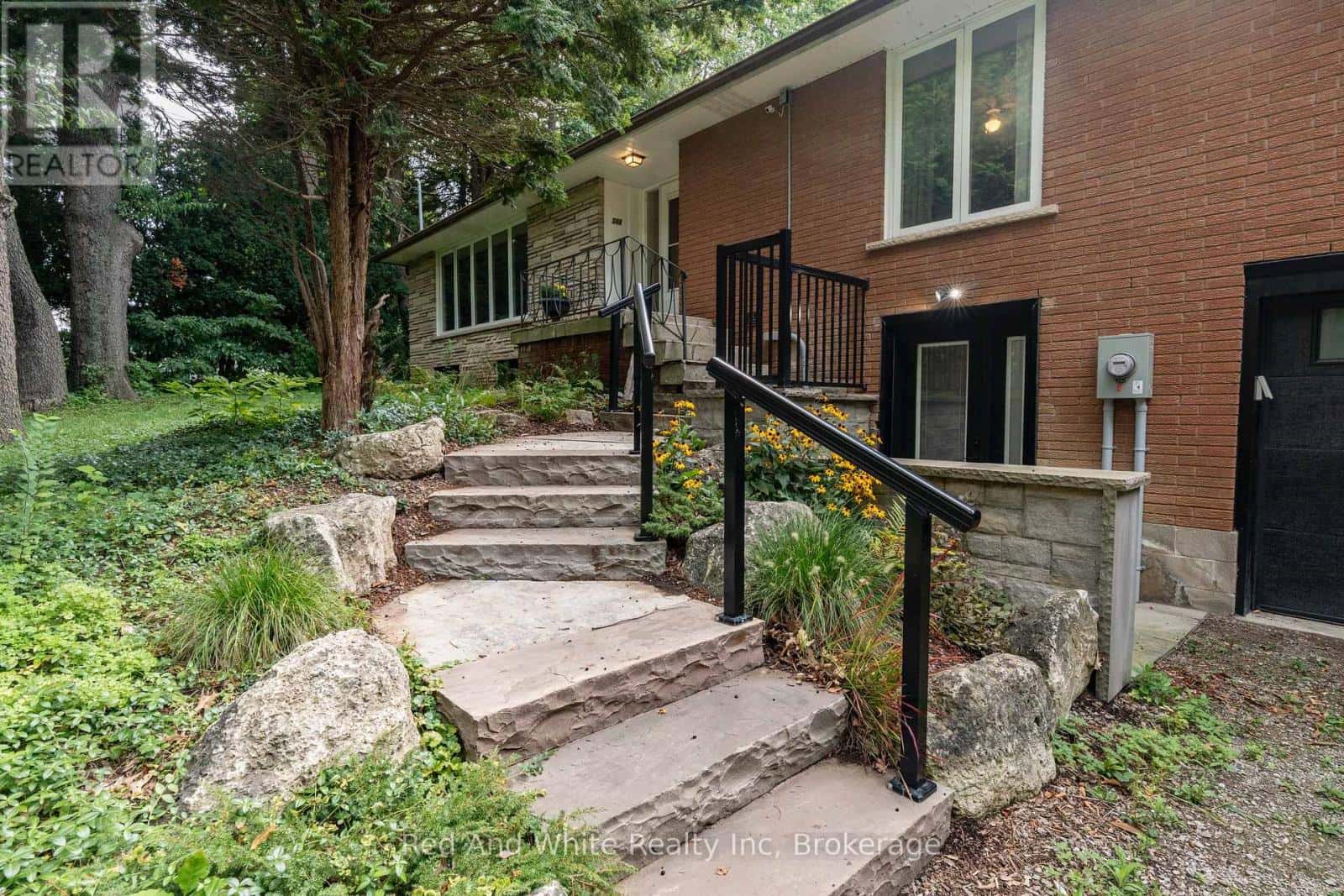 346 JERSEYVILLE ROAD W — Hamilton (Ancaster), Ontario - Photo 4 of 46