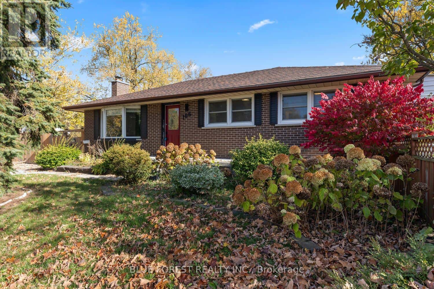 106 Laurentian Drive North