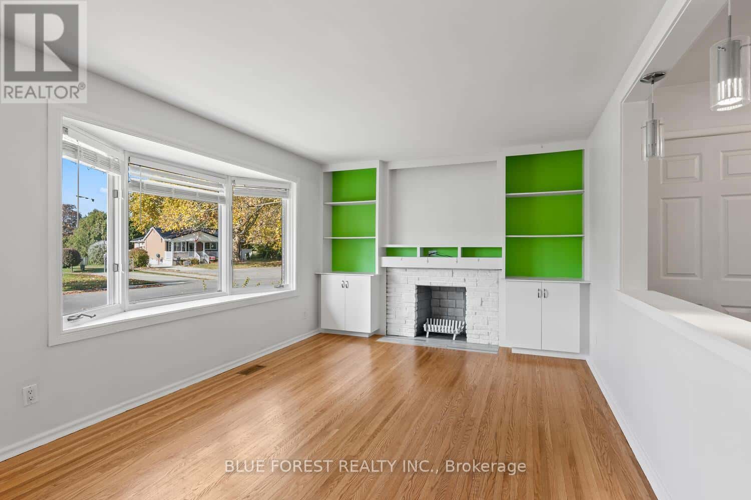 106 LAURENTIAN DRIVE N — London East (East O), Ontario - Photo 5 of 48