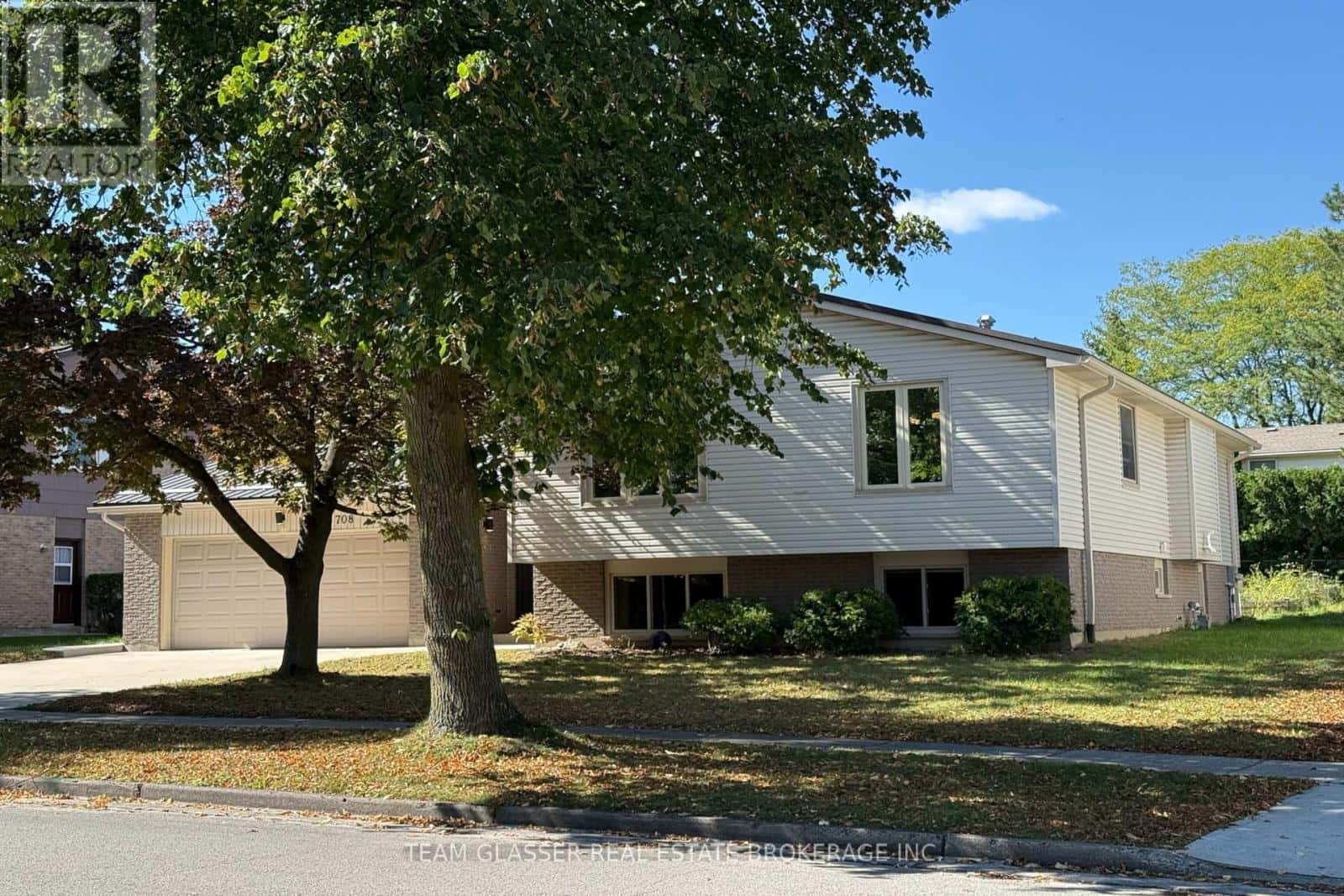 708 VILLAGE GREEN Avenue