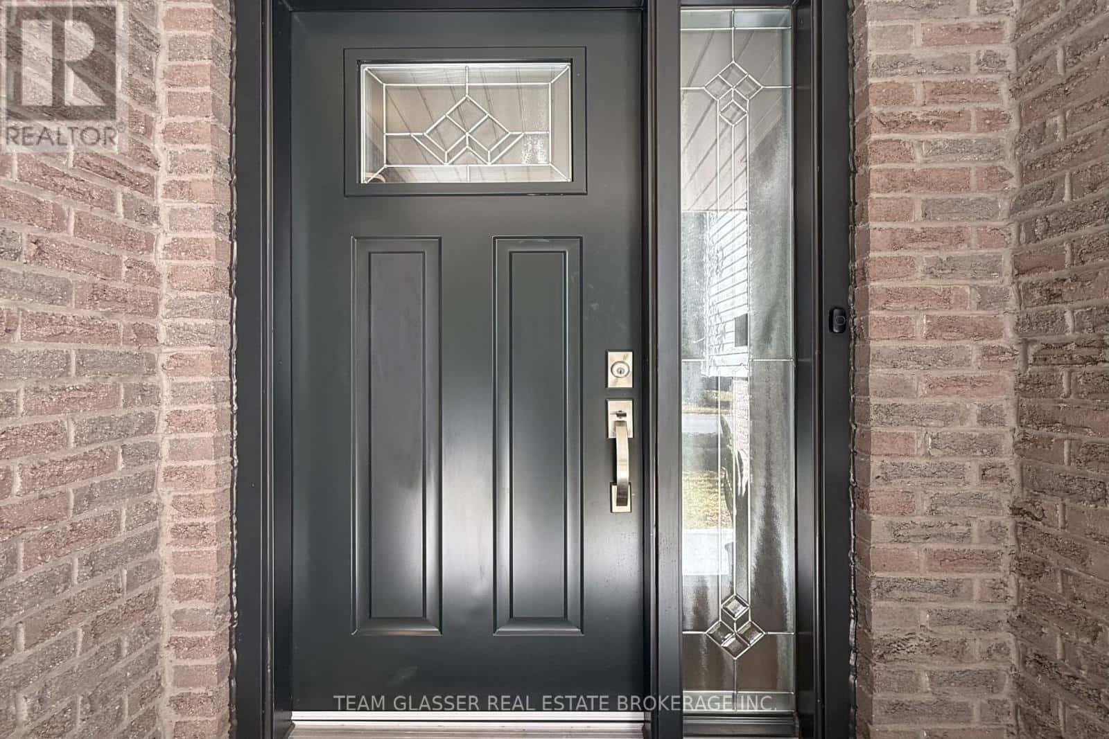 708 VILLAGE GREEN AVENUE — London South (South M), Ontario - Photo 3 of 32