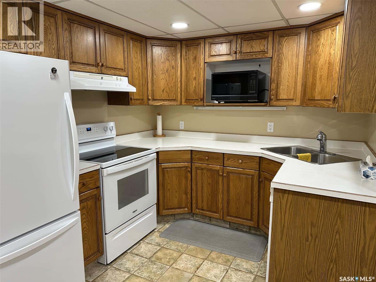 101 1214 3rd STREET — Estevan, Saskatchewan - Photo 3 of 32