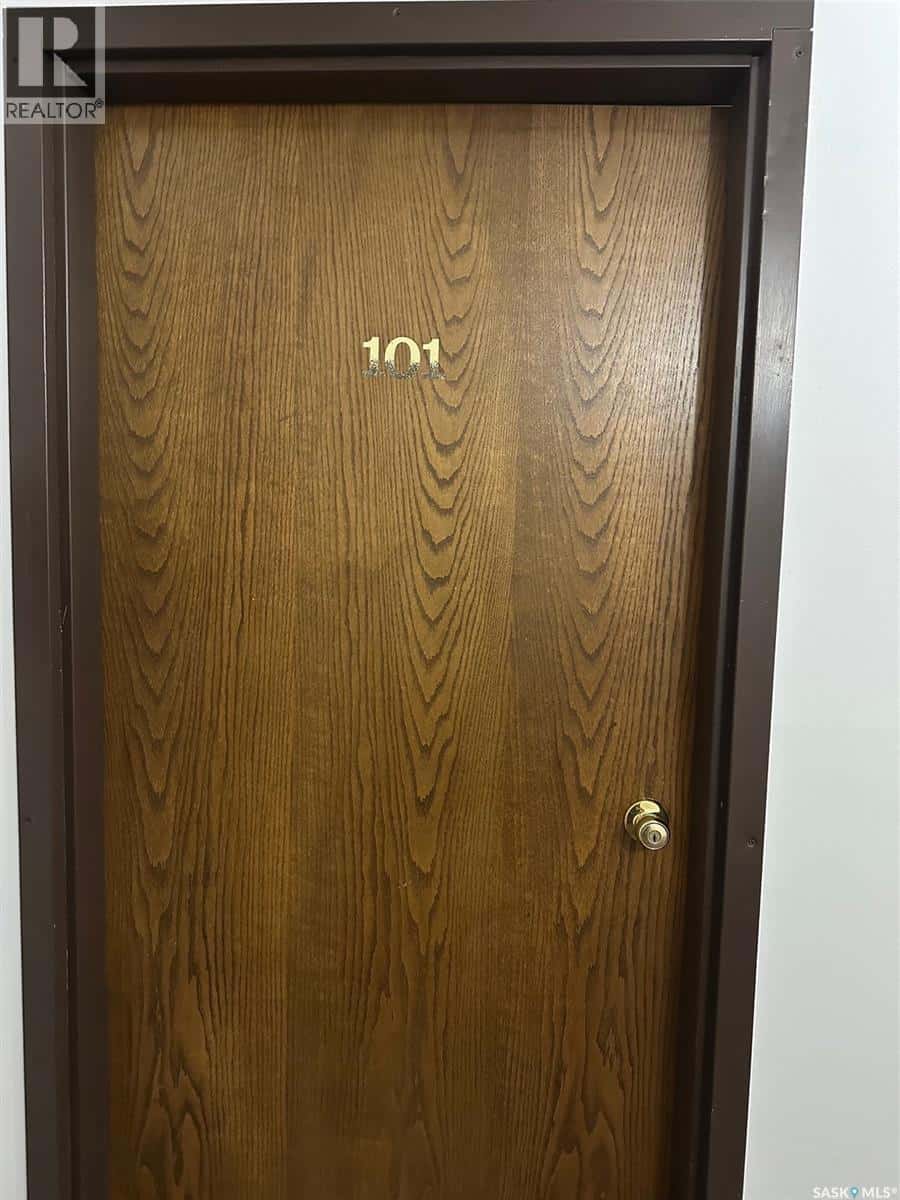 101 1214 3rd STREET — Estevan, Saskatchewan - Photo 2 of 32