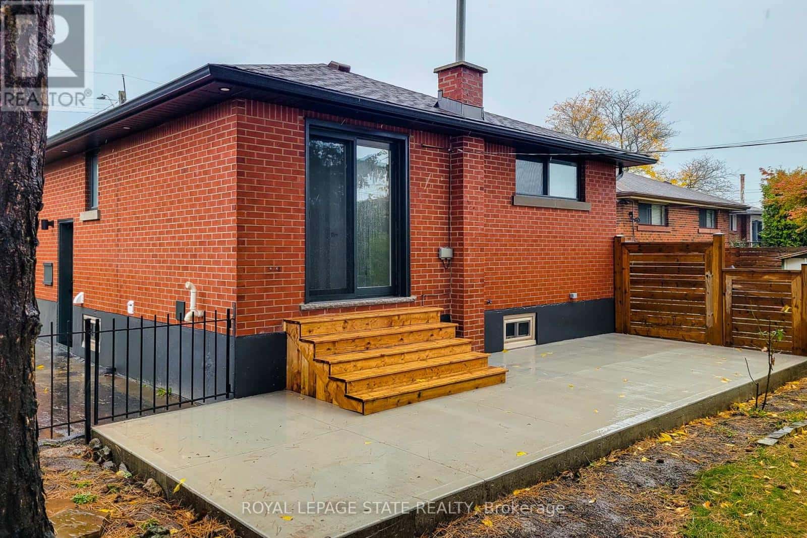 53 WINCHESTER BOULEVARD — Hamilton (Hampton Heights), Ontario - Photo 4 of 40