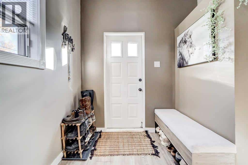 22901 10 Avenue — Hillcrest, Alberta - Photo 2 of 45