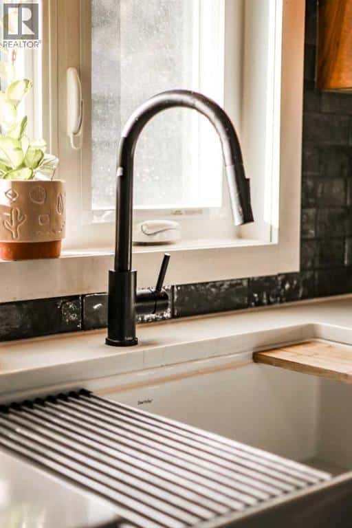 22901 10 Avenue — Hillcrest, Alberta - Photo 5 of 45