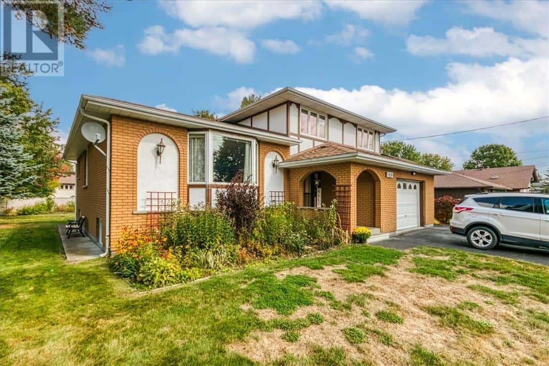 1688 Richard Street — Val Caron, Ontario - Photo 2 of 50