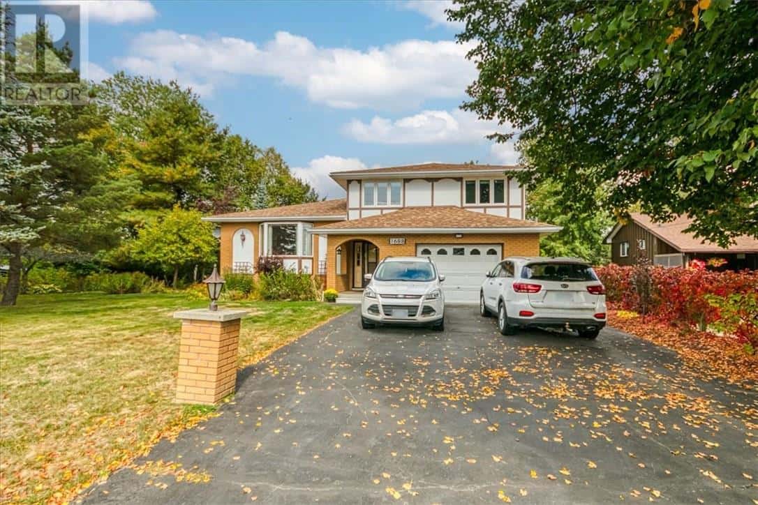 1688 Richard Street — Val Caron, Ontario - Photo 5 of 50