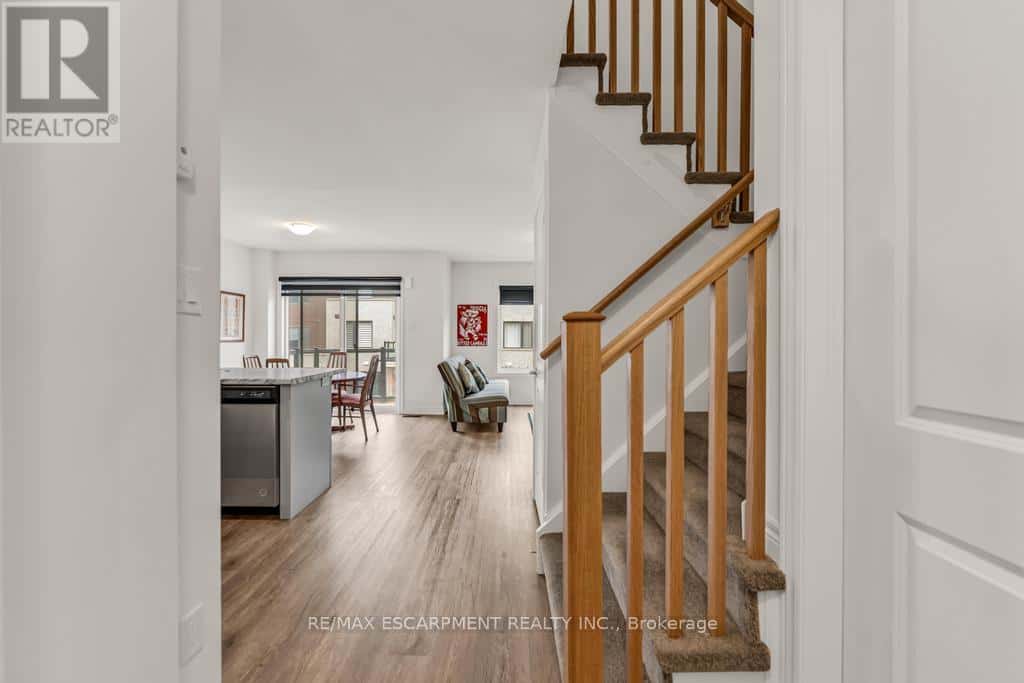 68 DRYDEN LANE — Hamilton (McQuesten), Ontario - Photo 3 of 18