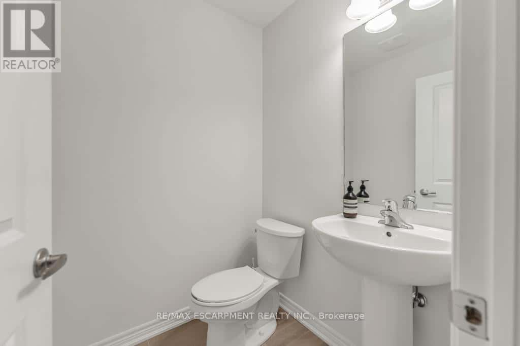 68 DRYDEN LANE — Hamilton (McQuesten), Ontario - Photo 4 of 18