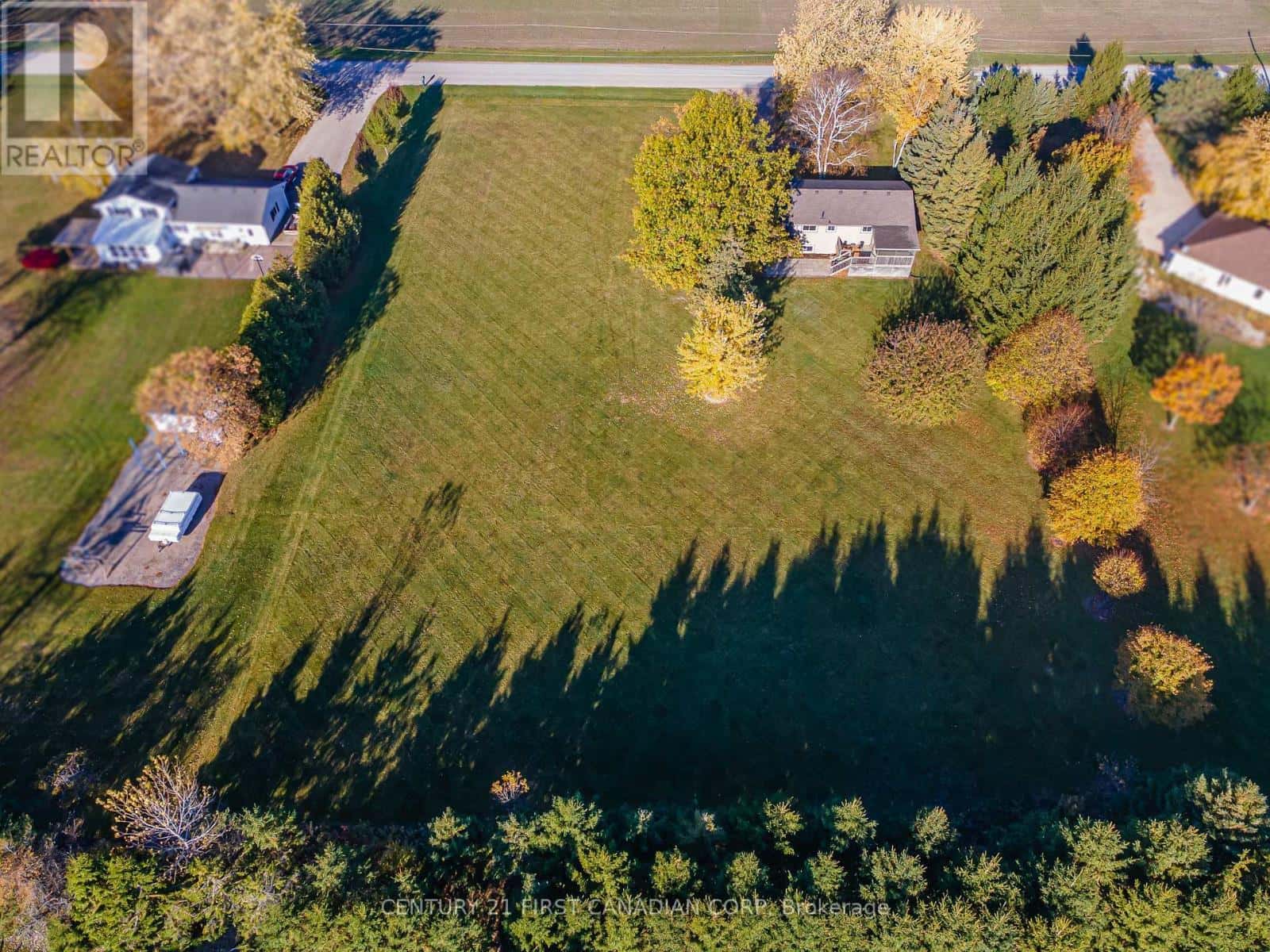 70986 B LINE — South Huron (Stephen), Ontario - Photo 4 of 50