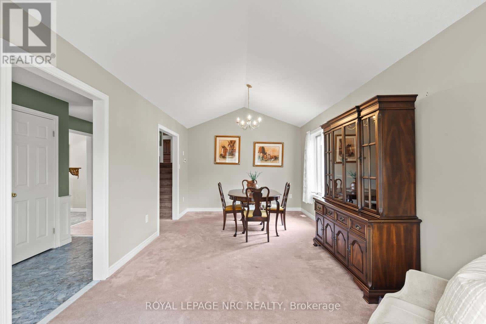 38 BAKER ROAD S — Grimsby (Grimsby East), Ontario - Photo 5 of 33