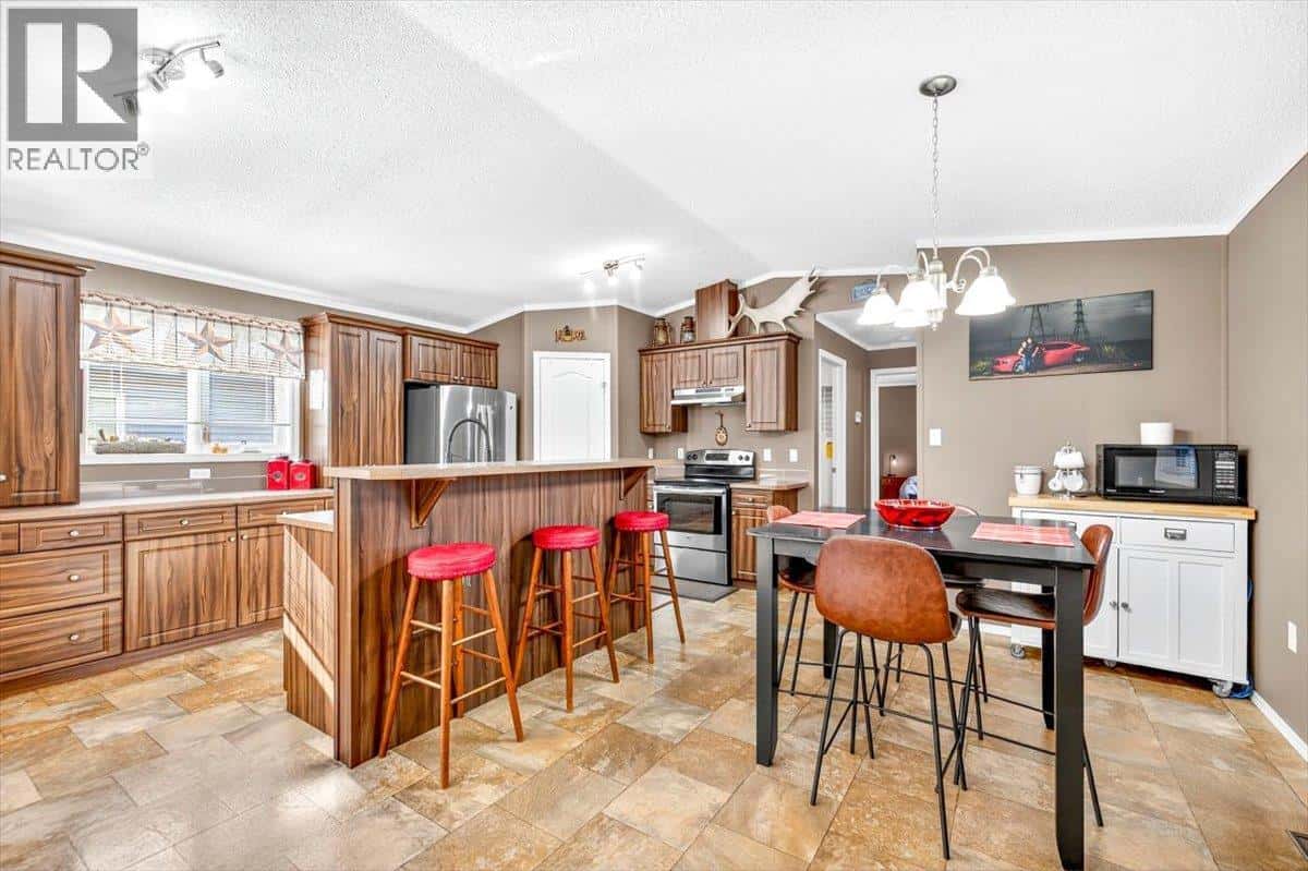 100 Aspen Drive Unit# 31 — Sparwood, British Columbia - Photo 3 of 28