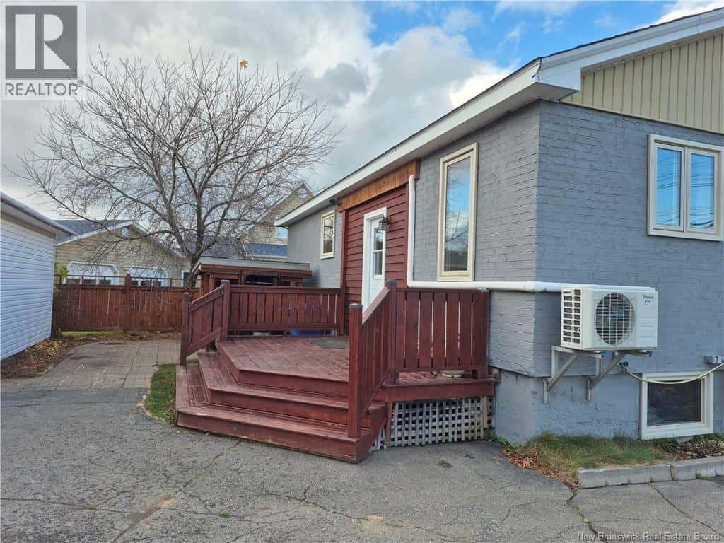 542 Rue Principale — Petit-Rocher, New Brunswick - Photo 3 of 26