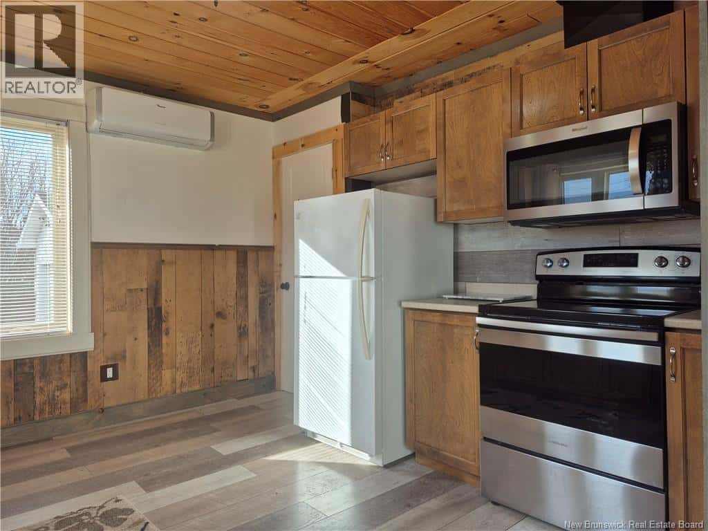 542 Rue Principale — Petit-Rocher, New Brunswick - Photo 5 of 26