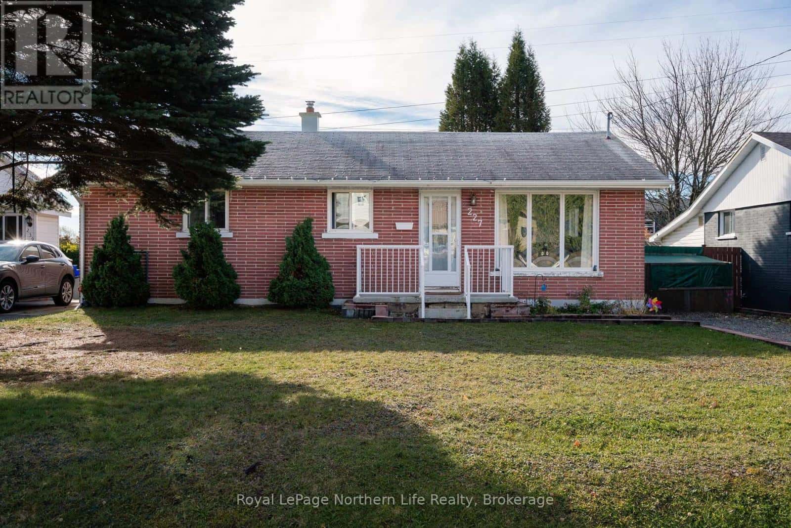 227 TERRACE LAWN DRIVE — North Bay (Widdifield), Ontario - Photo 2 of 27