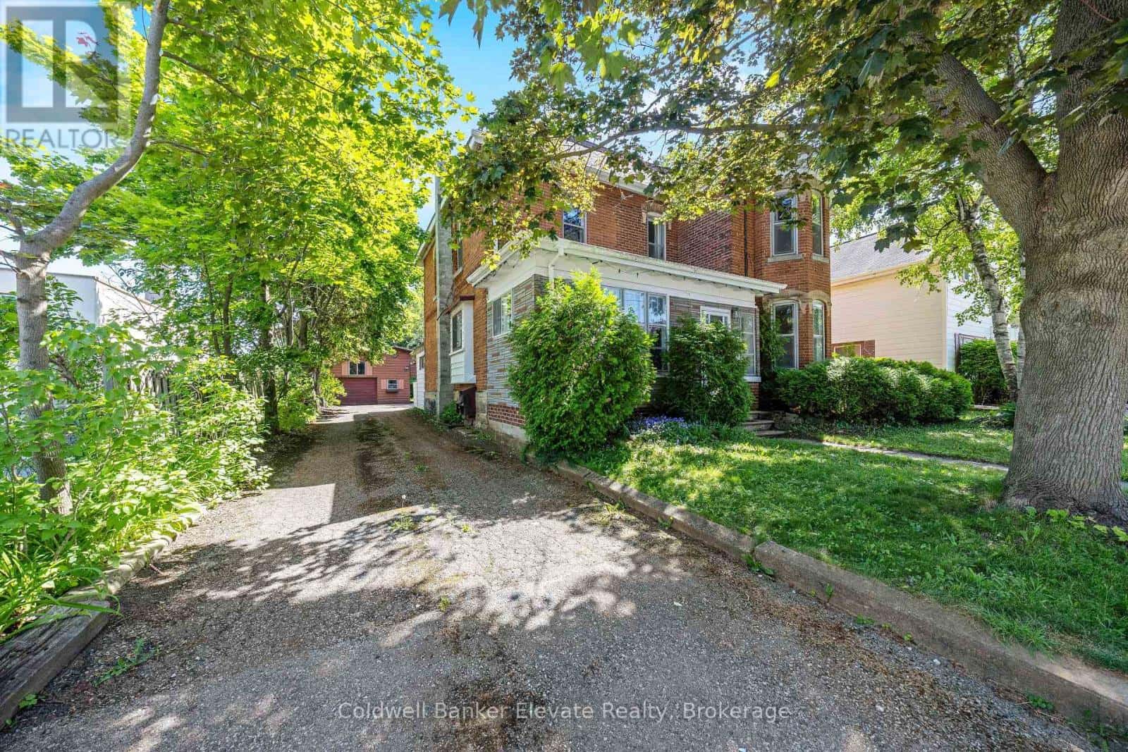 53 WILLOW STREET N — Halton Hills (AC Acton), Ontario - Photo 2 of 46