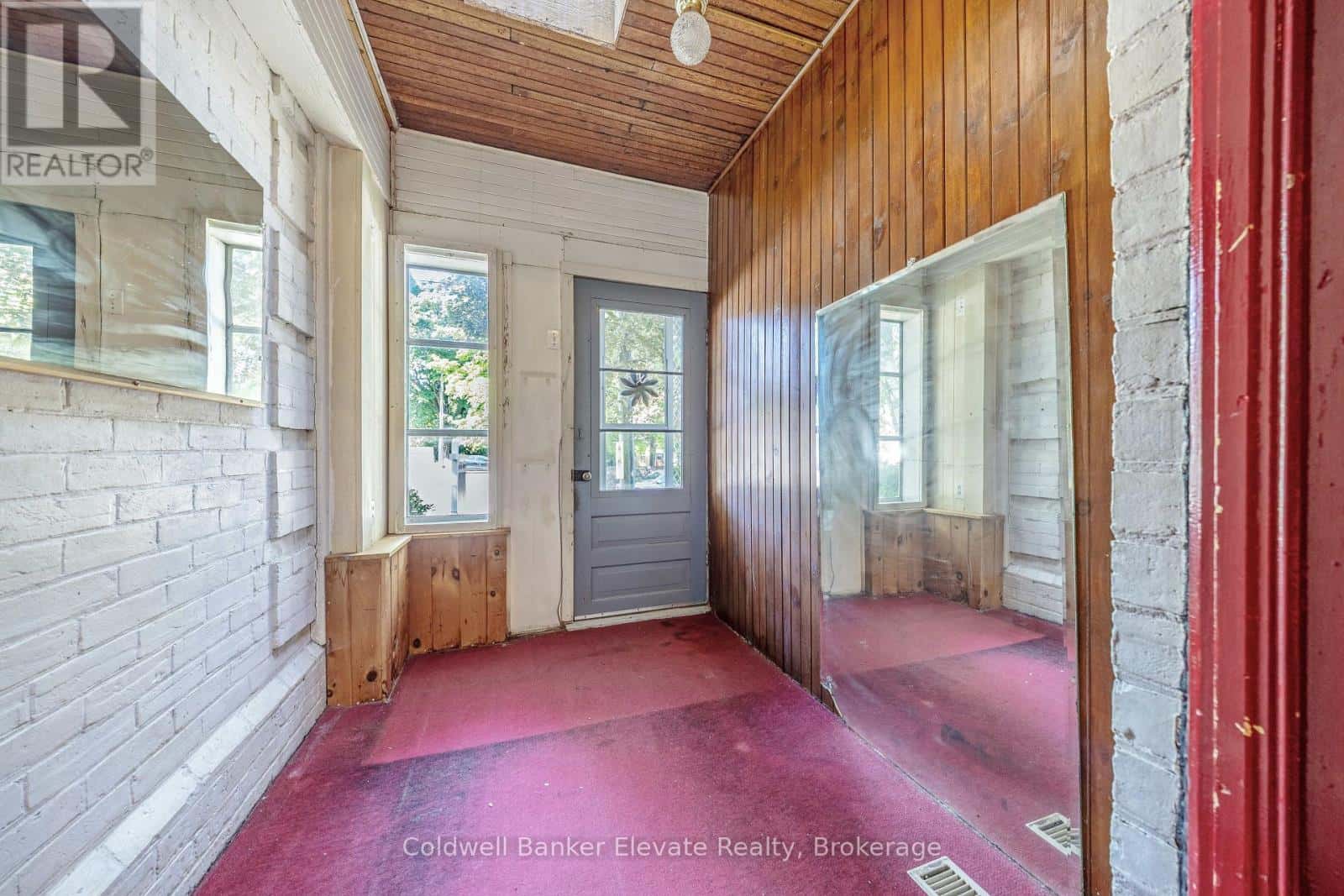 53 WILLOW STREET N — Halton Hills (AC Acton), Ontario - Photo 4 of 46