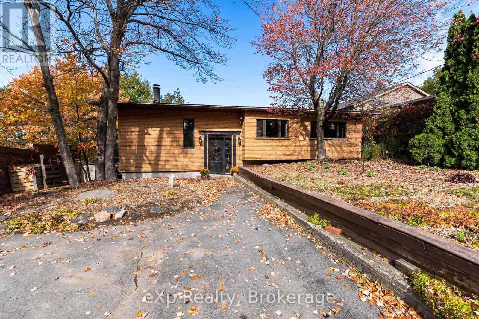 898 RODERICK AVENUE — Greater Sudbury (Sudbury), Ontario - Photo 2 of 42