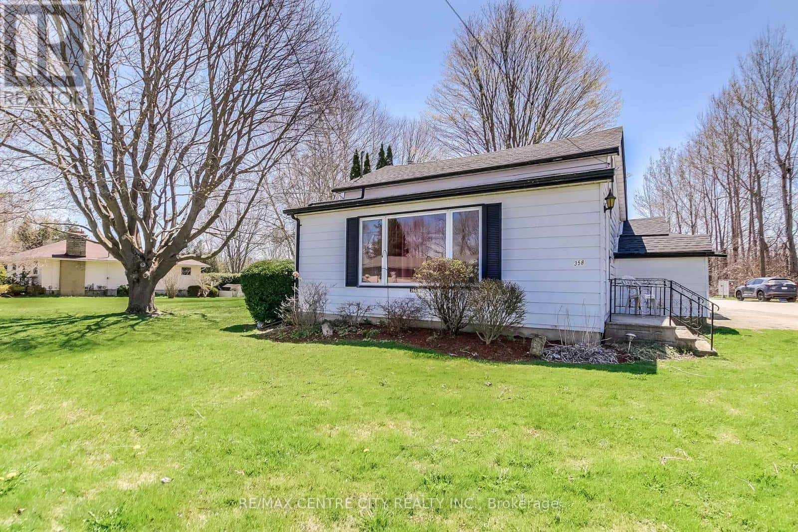 358 WARREN STREET — Central Elgin (Port Stanley), Ontario - Photo 3 of 30