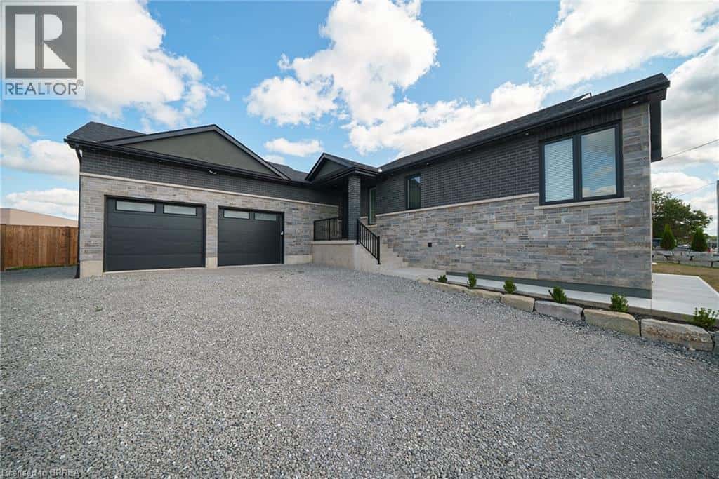 21 HALDIMAND 66 Road — Haldimand County, Ontario - Photo 2 of 42