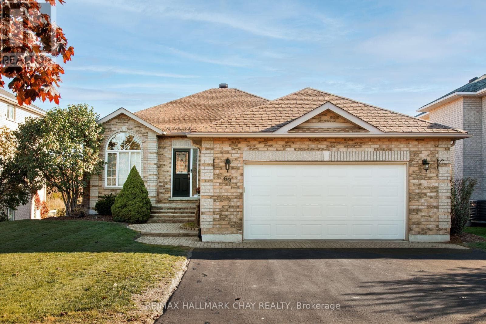 60 CROMPTON DRIVE — Barrie (Little Lake), Ontario - Main photo