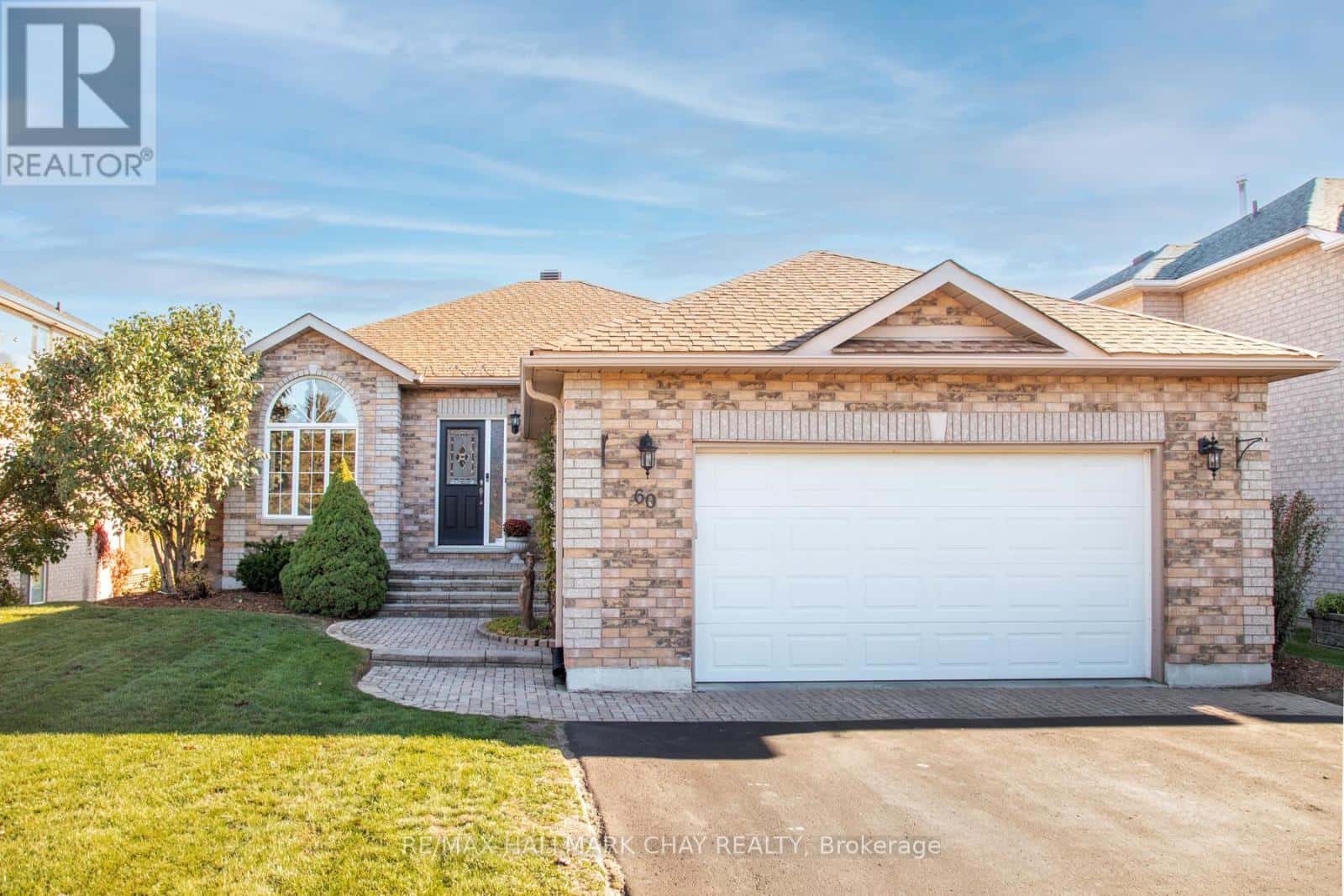 60 CROMPTON DRIVE — Barrie (Little Lake), Ontario - Photo 4 of 47