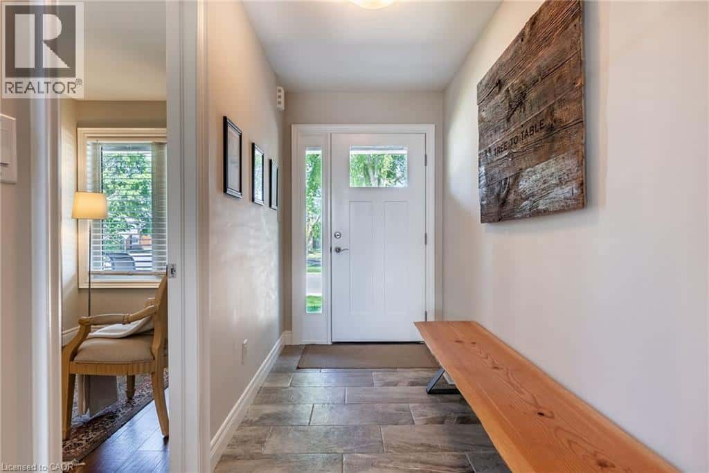 9 RICHARD Crescent — Smithville, Ontario - Photo 5 of 39