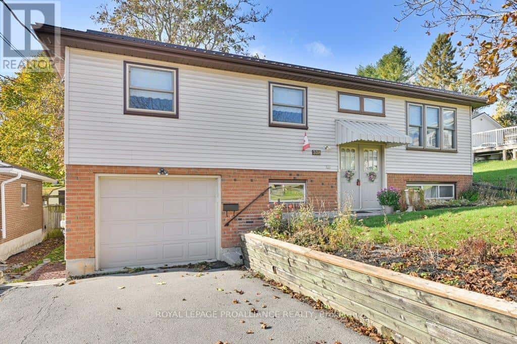 208 WILLIAM STREET — Stirling-Rawdon (Stirling Ward), Ontario - Photo 4 of 46