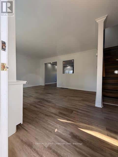 17 VINCENT CRESCENT S — London South (South Q), Ontario - Photo 4 of 50