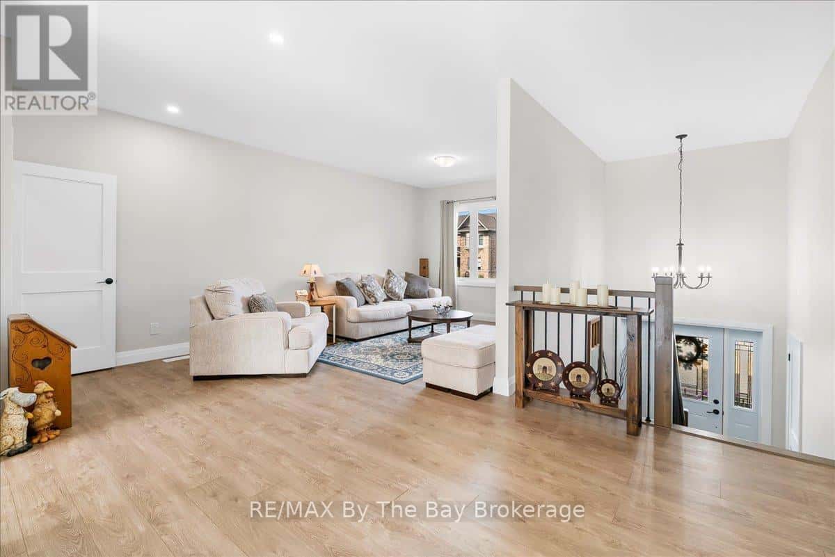 146 MARY STREET — Clearview (Creemore), Ontario - Photo 5 of 39