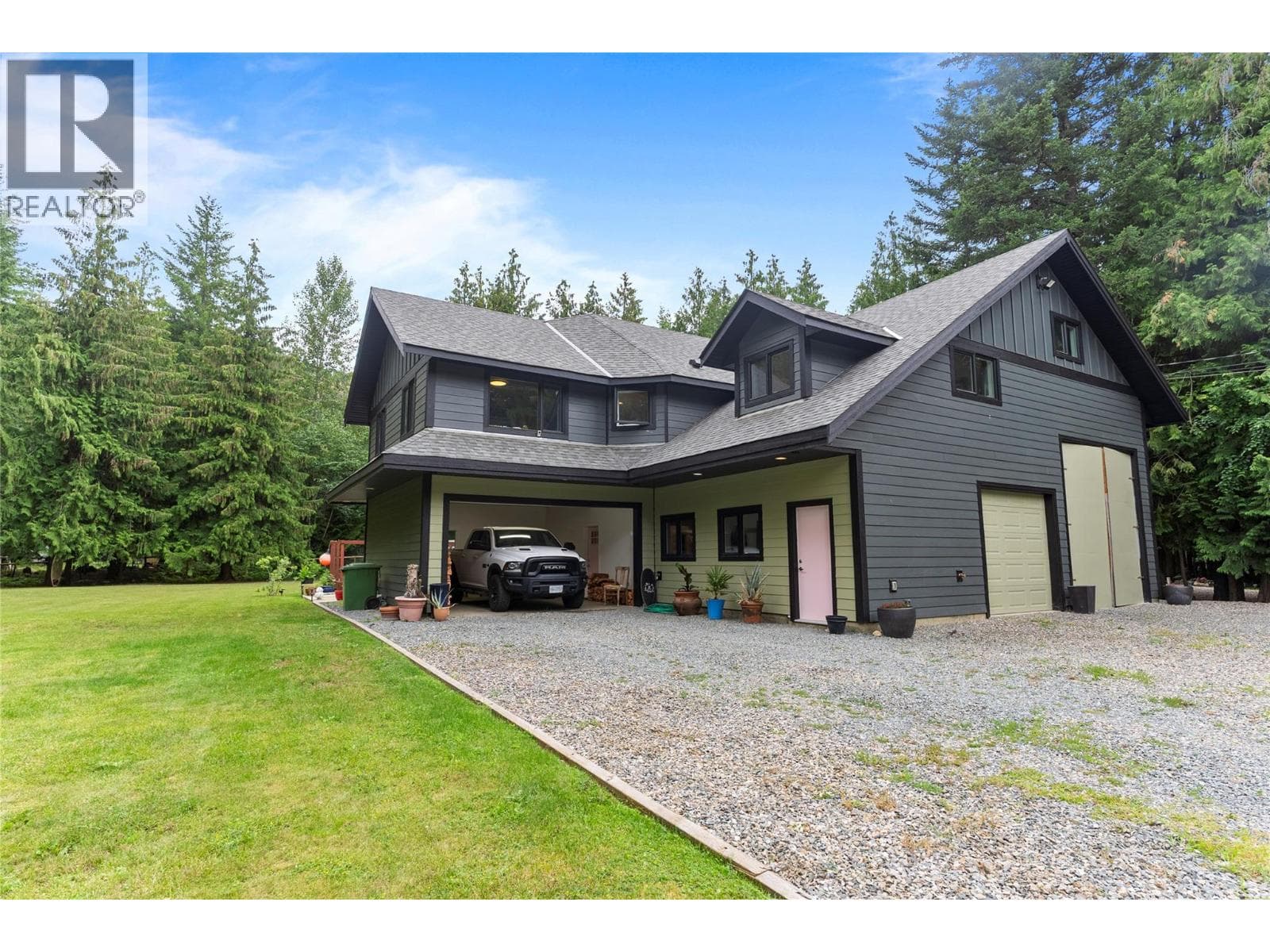 4037 Santa Road — Scotch Creek, British Columbia - Main photo