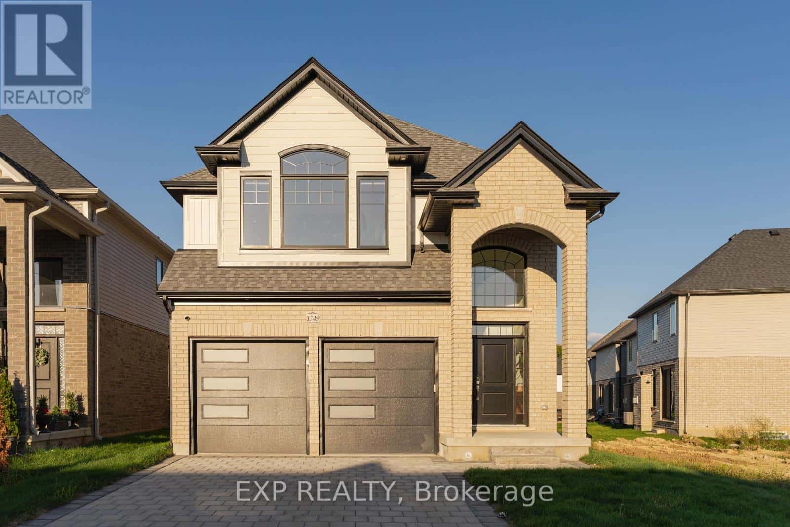 1749 Finley Crescent main