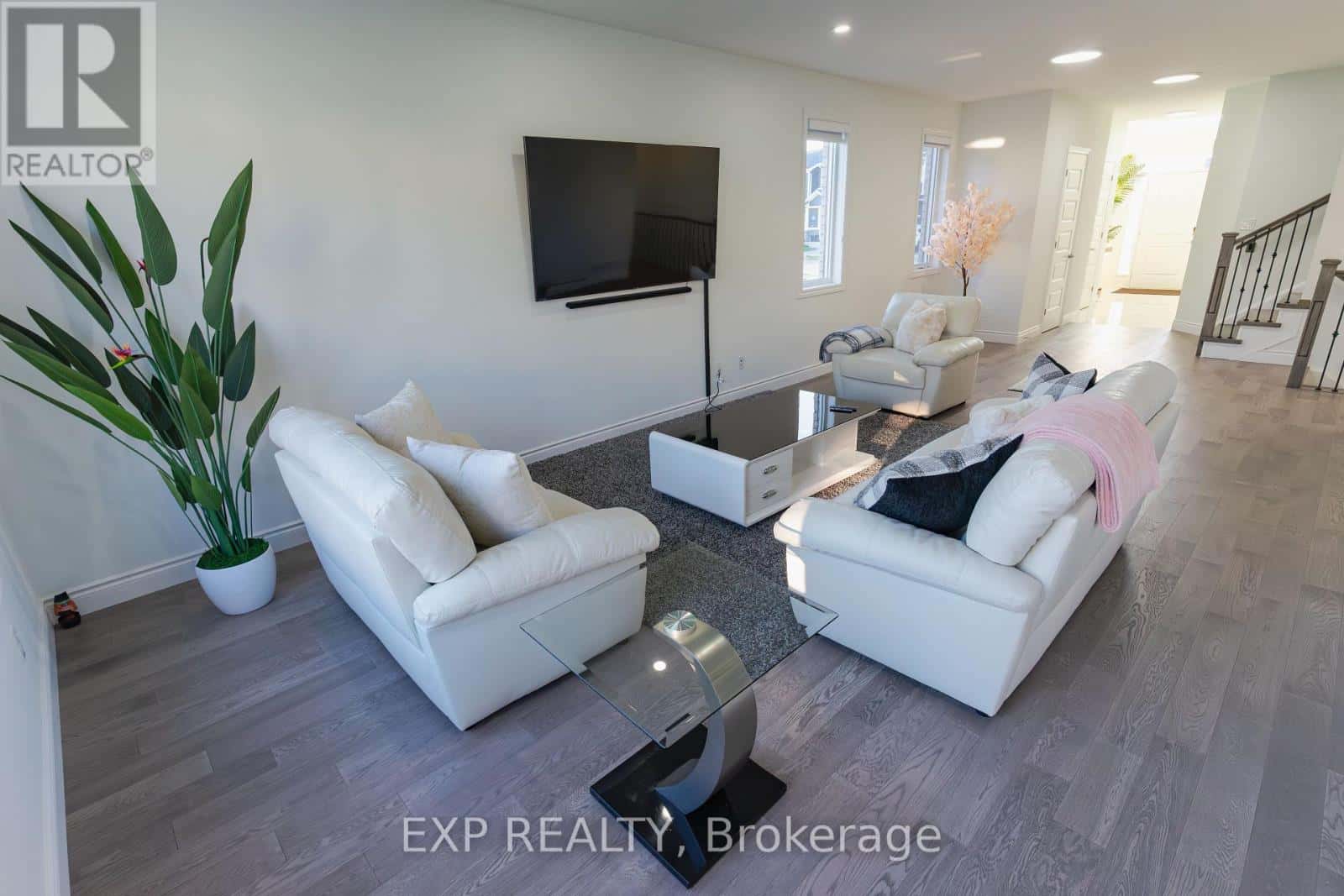 MAIN - 1749 FINLEY CRESCENT — London North (North A), Ontario - Photo 3 of 31