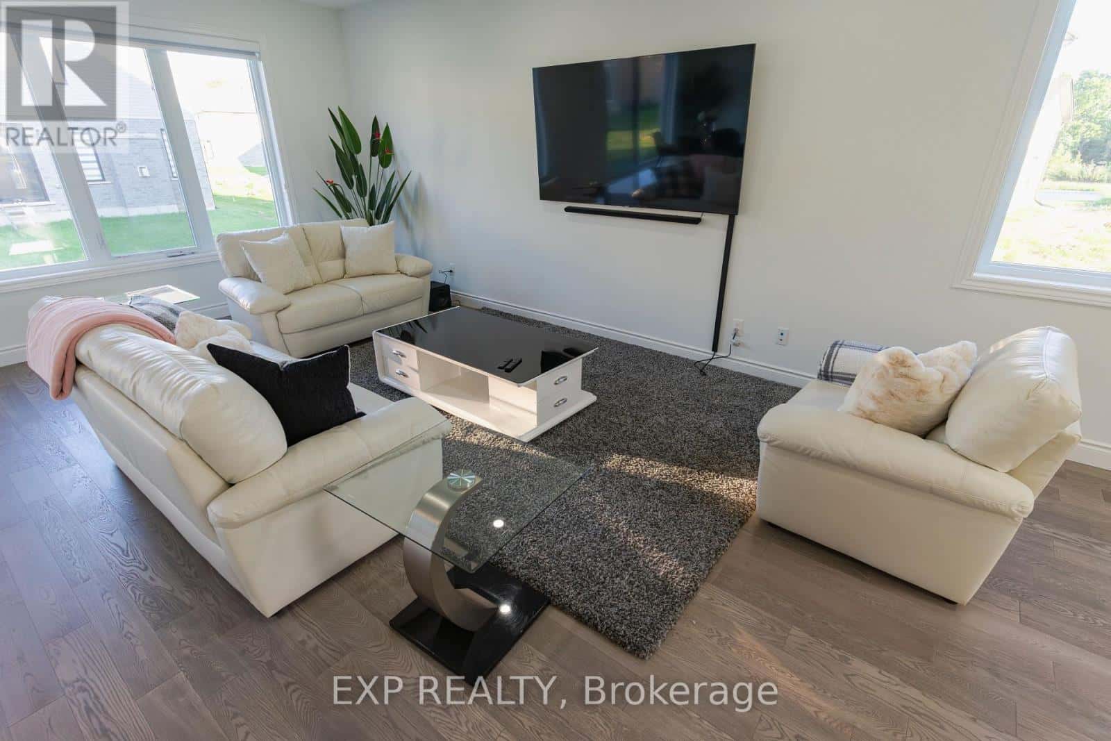 MAIN - 1749 FINLEY CRESCENT — London North (North A), Ontario - Photo 5 of 31